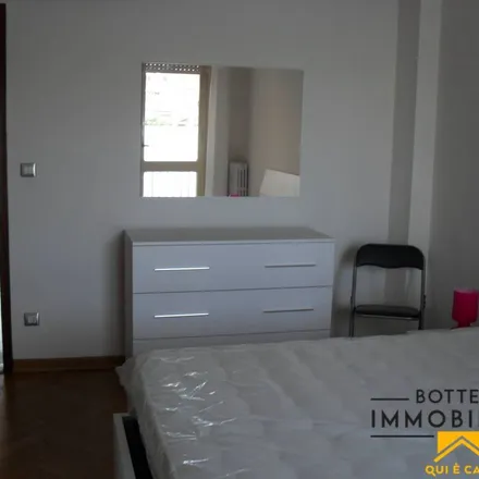 Rent this 5 bed apartment on Parcheggio Piazza Rabin (Autovetture) in Via Giosuè Carducci, 35123 Padua Province of Padua