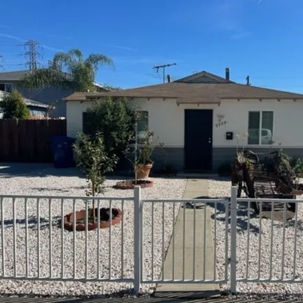 Image 1 - 5708 Willowcrest Avenue, Los Angeles, CA 91601, USA - House for rent