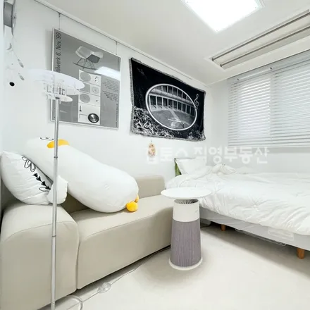 Rent this 1 bed apartment on 서울특별시 관악구 봉천동 1535-8