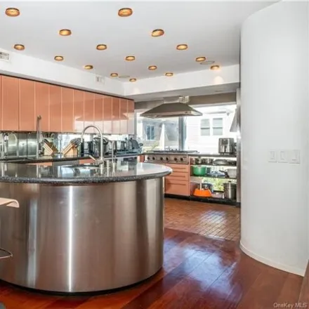 Image 7 - 11 Deepwater Way, New York, NY 10464, USA - Condo for sale