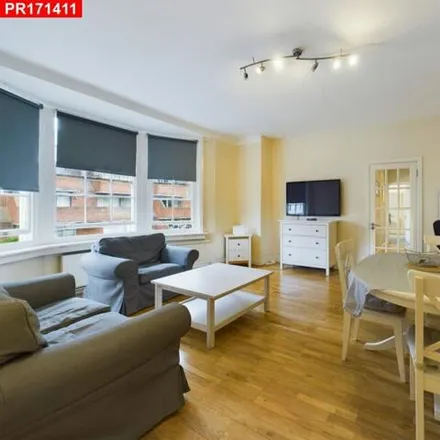 Image 3 - Queens Court, Queensway, London, W2 4SJ, United Kingdom - Apartment for rent