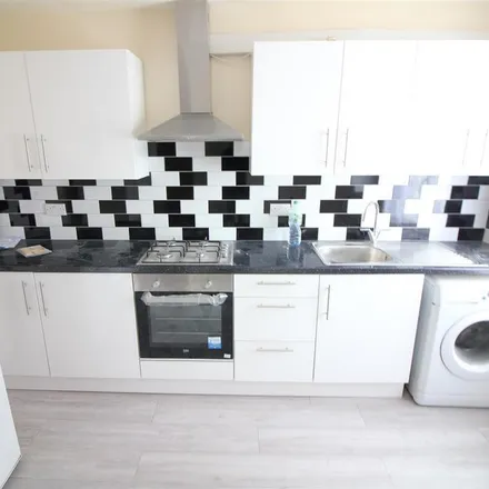 Rent this 2 bed house on 16 Lillian Avenue in London, W3 9AW