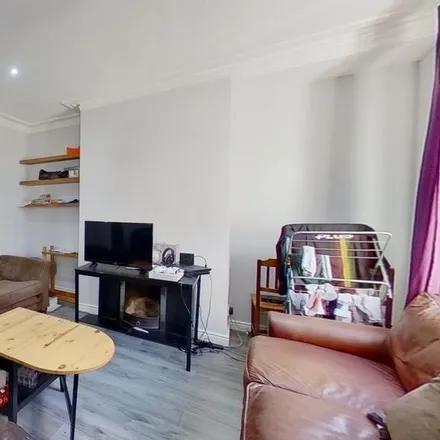 Rent this 2 bed house on 14 Quarry Place in Leeds, LS6 2JT
