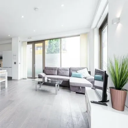 Rent this 1 bed apartment on 171-172 Grange Road in London, SE1 3BN