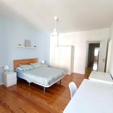 Rent this 6 bed apartment on Calle Sancho el Mayor in 8, 31002 Pamplona