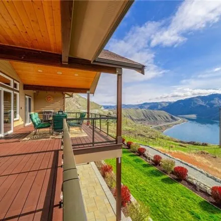 Buy this 3 bed house on 178 Columbia View Road in Chelan County, WA 98816