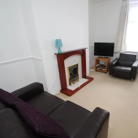 Image 3 - Westbourne Place, Farsley, LS28 6EE, United Kingdom - Townhouse for rent
