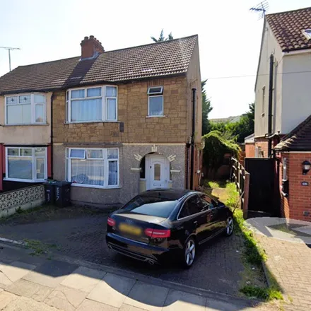 Buy this 3 bed duplex on Dunstable Road in Luton, Bedfordshire