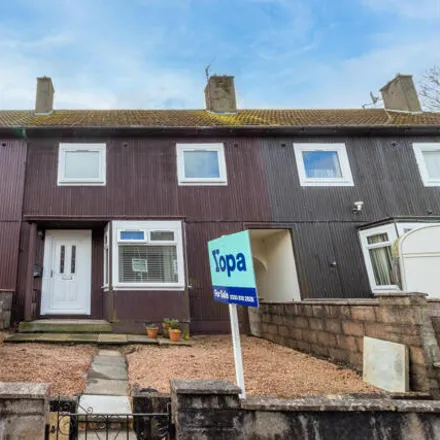 Buy this 3 bed townhouse on Helmsdale Crescent in Dundee, DD3 0NG