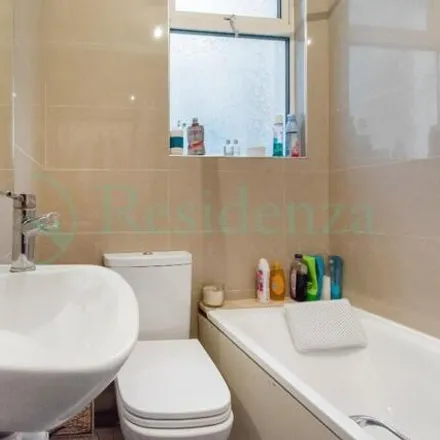 Image 7 - Gassiot Road, London, SW17 8HG, United Kingdom - Townhouse for rent
