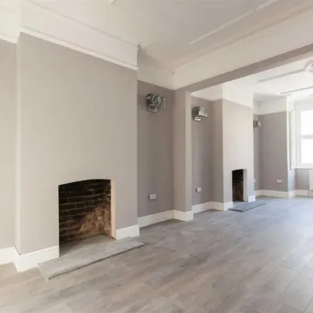 Image 5 - Maldon Road, London, W3 6SU, United Kingdom - Townhouse for rent