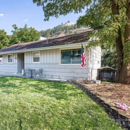 Buy this 4 bed house on 310 Water Street in Juliaetta, Latah County