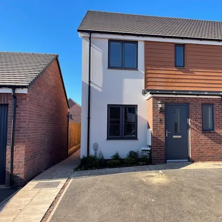 Rent this 3 bed townhouse on Stephens Way in Clyst Honiton, EX1 4AR