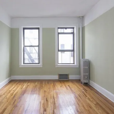 Image 5 - 27-11 23rd Avenue, New York, NY 11105, USA - House for rent