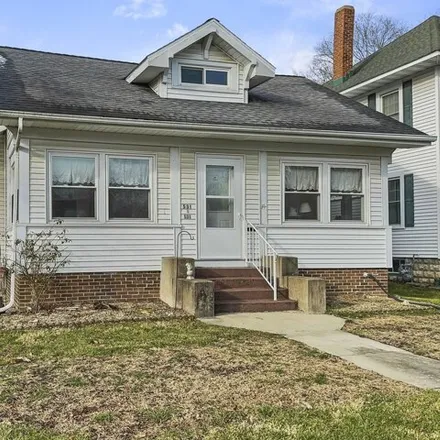 Buy this 2 bed house on 581 South 2nd Street in Watseka, IL 60970
