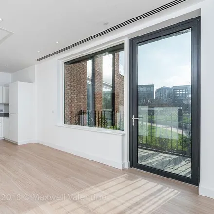 Rent this 1 bed apartment on East Croydon in Cherry Orchard Road, London