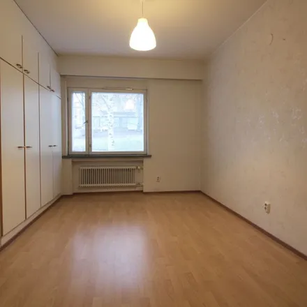 Rent this 3 bed apartment on Kenraalintie in 37630 Valkeakoski, Finland