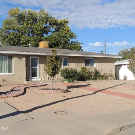 Buy this 4 bed house on 2073 Lynwood Drive in Farmington, NM 87401