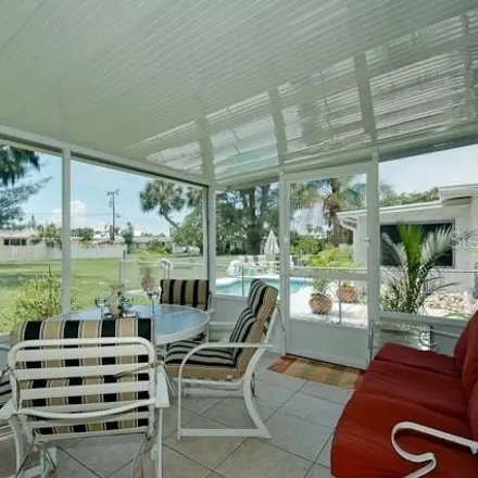 Image 3 - 423 63rd Street, Holmes Beach, Manatee County, FL 34217, USA - House for sale