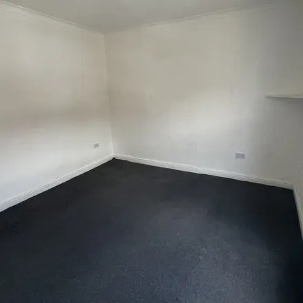 Image 6 - Ellerton Convenience, Ellerton Road, Sheffield, S5 6UF, United Kingdom - Apartment for rent