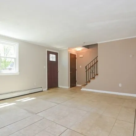 Image 7 - 2 Lakeview Circle, Wakefield, MA 01880, USA - House for sale
