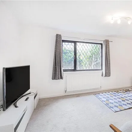 Rent this 3 bed townhouse on Nashe House in Burbage Close, Bermondsey Village