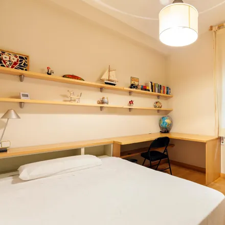 Rent this 5 bed room on Plaça de Wagner in 8, 08001 Barcelona