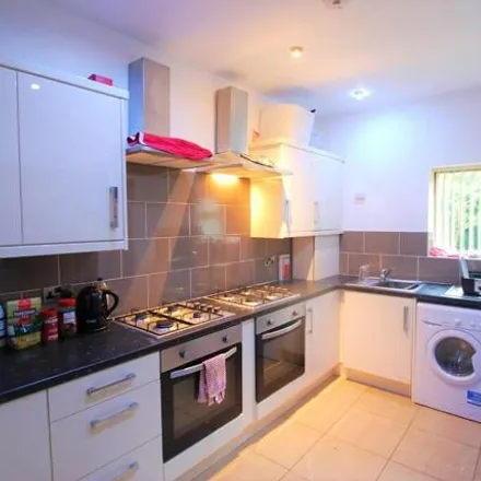 Image 1 - Osberton Place, Sheffield, S11 8XL, United Kingdom - House for rent