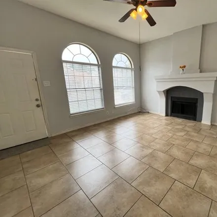 Image 3 - 9280 Valley Hedge Drive, San Antonio, TX 78250, USA - House for rent