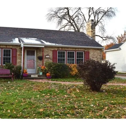 Buy this 3 bed house on 714 West Lakeview Avenue in Saint Paul, MN 55117