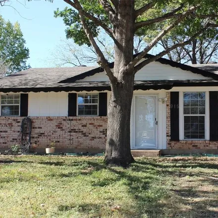 Buy this 4 bed house on 915 Wren Circle in Duncanville, TX 75116