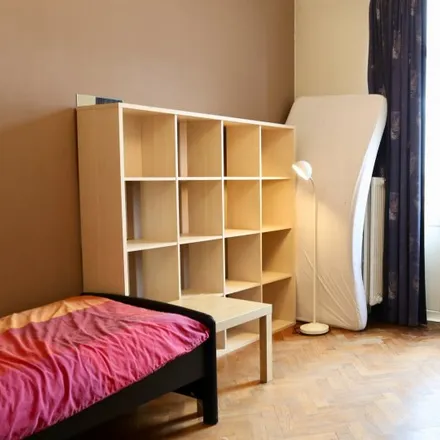 Rent this 3 bed room on Église Saint-Augustin - Sint-Augustinuskerk in Place de l'Altitude Cent - Hoogte Honderdplein, 1190 Forest - Vorst