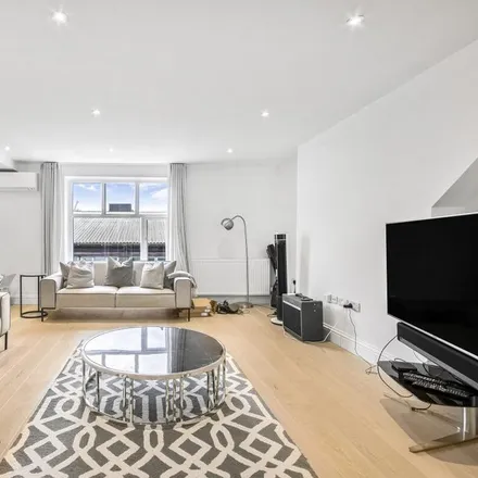Rent this 2 bed apartment on 105 King's Road in London, SW3 4XB