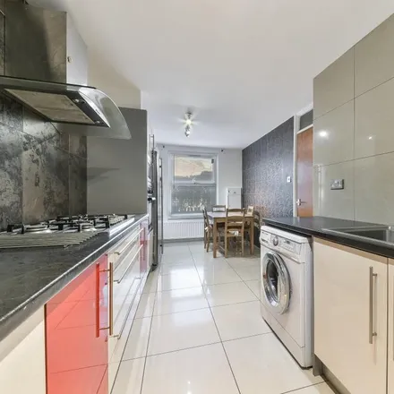 Image 2 - Bristow Road, London, SE19 1JX, United Kingdom - Townhouse for rent