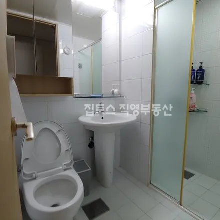 Rent this 3 bed apartment on 서울특별시 강남구 삼성동 144-10