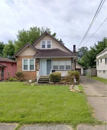 Rent this 4 bed house on 843 Pasadena Ave in Youngstown, Ohio