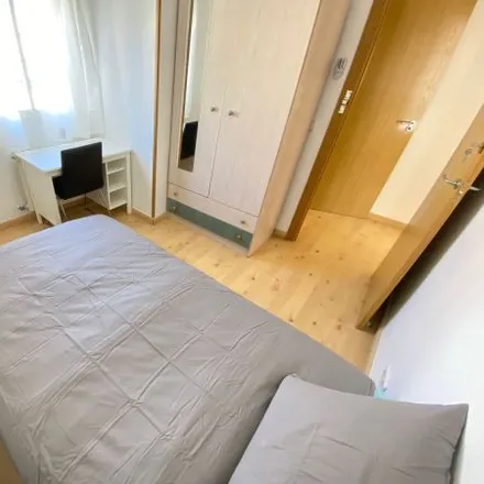 Rent this 3 bed room on Calle de Escoriaza in 13, 28041 Madrid