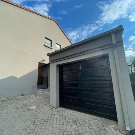 Rent this 3 bed apartment on Sowden Road in Waverley, Bloemfontein