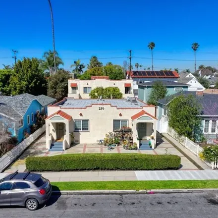 Buy this 7 bed house on 239 Ximeno Avenue in Long Beach, CA 90803