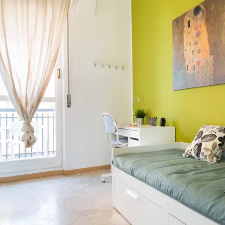 Rent this 6 bed room on Via dei Mandorli in 25, 20094 Cesano Boscone MI