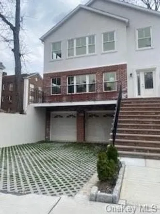 Buy this 6 bed house on 320 East 4th Street in Vernon Park, City of Mount Vernon