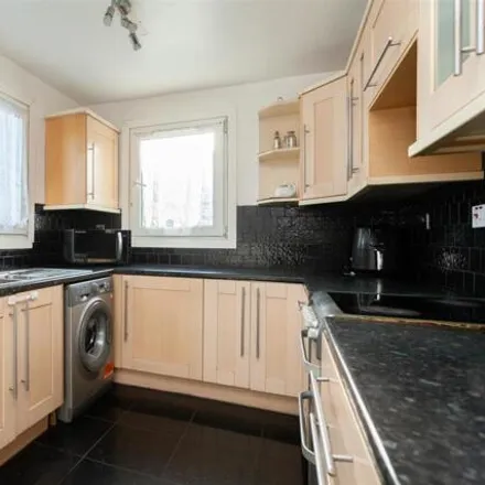 Image 3 - Bethnal Green Station, Bethnal Green Road, London, E2 9QH, United Kingdom - Apartment for sale
