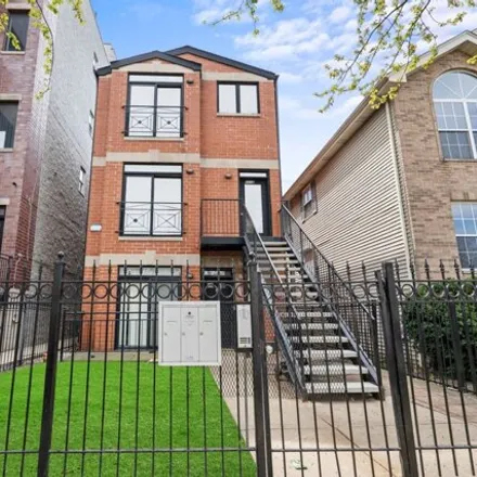 Buy this 9 bed house on 2119 West Gladys Avenue in Chicago, IL 60612