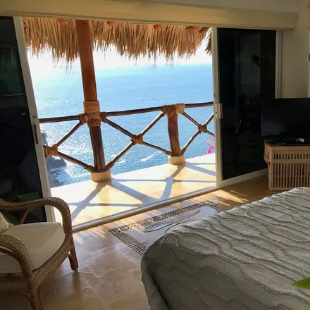 Rent this 6 bed house on México in Ampliación Altamira, 39300 Acapulco