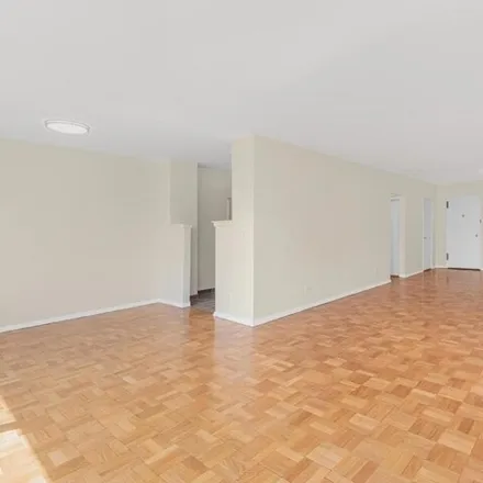 Image 4 - 2601 Henry Hudson Parkway West, New York, NY 10463, USA - Apartment for sale