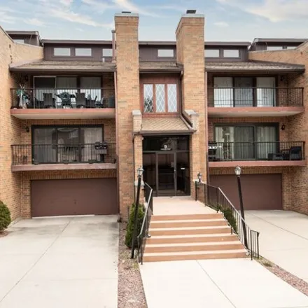 Buy this 2 bed condo on Cinnamon Creek Drive in Palos Hills, IL 60465