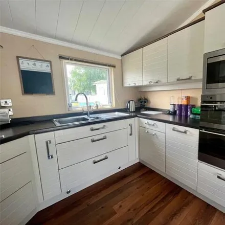 Image 5 - Shorefield Country Park, Shorefield Road, New Forest, SO41 0LH, United Kingdom - House for sale