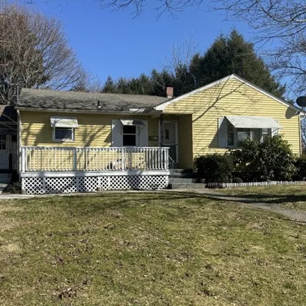 Rent this 3 bed house on 16 Twins Court in Norwich, CT 06360