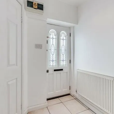 Image 3 - Park View Drive, London, CR4 3FT, United Kingdom - House for sale
