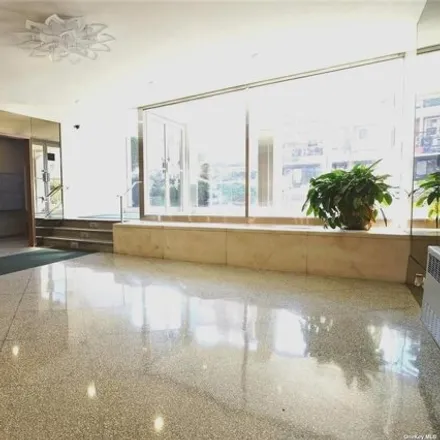 Image 2 - 63-45 Saunders Street, New York, NY 11374, USA - Apartment for sale